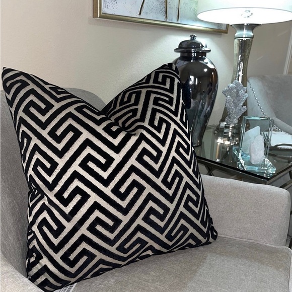 1-NWT CALDEIRA GREEK KEY DECORATIVE PILLOWS - Picture 4 of 12